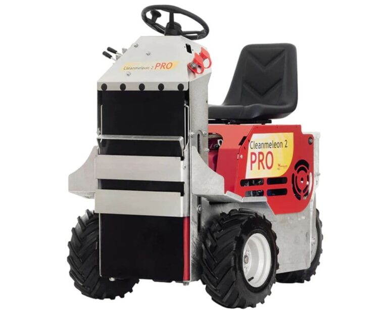 Ride-on hard surface cleaning machine